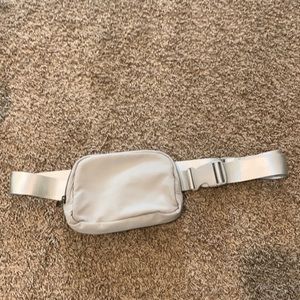 Plain grey adjustable belt bag!